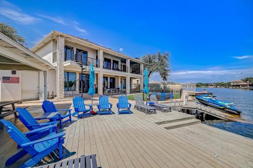 Oak Rock Point — 4-Star Luxury Hotel in Horseshoe Bay, United States