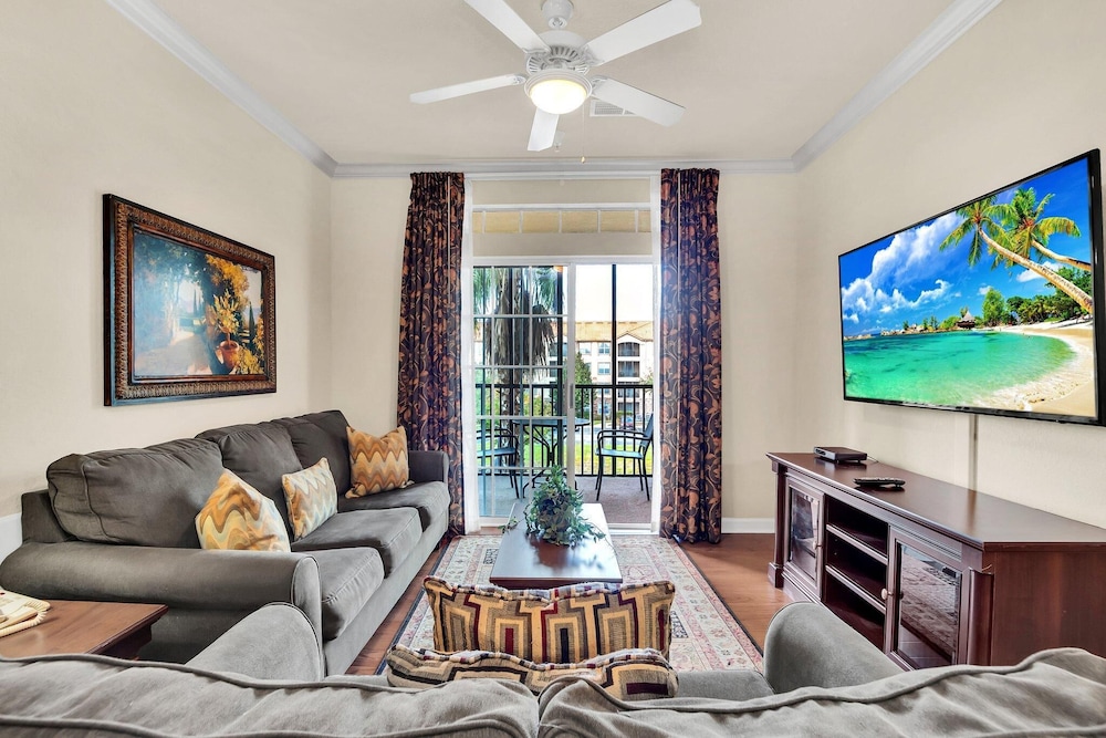 Family friendly poolside condo 15 mins to Disney — 4-Star Luxury Hotel in Kissimmee, United States