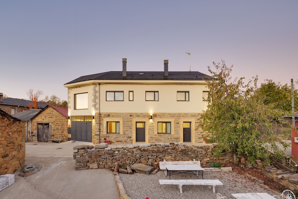 Casa de la Devesa de Sanabria — 4-Star Luxury Hotel in Palacios De Sanabria, Spain