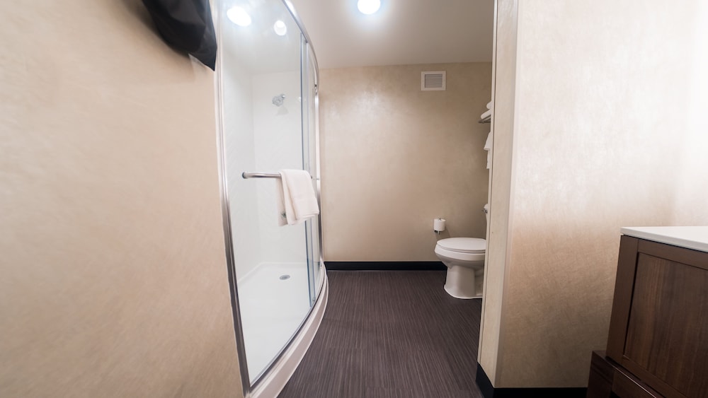 Holiday Inn and Suites Philadelphia W Drexel Hill - photo 49