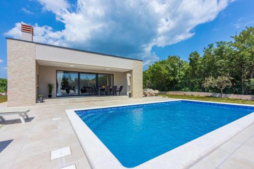 Villa Deluxe — 4-Star Luxury Hotel in None, Croatia