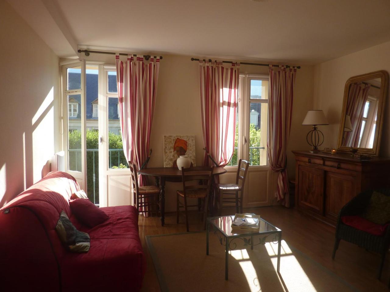 T2 Cosy Centre Ville in Bagneres-De-Luchon, France