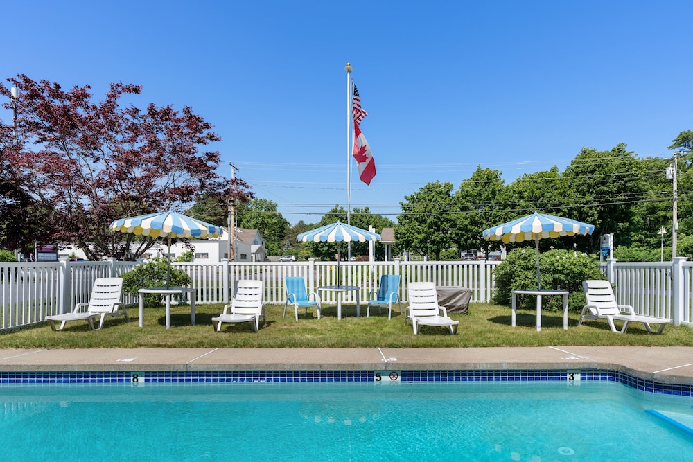 The Beaches Motel & Cottages - photo 45