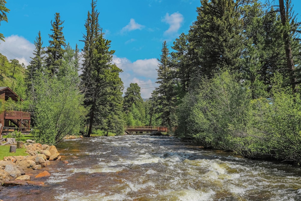 Idlewilde by the River - carbon neutral hotel in Estes Park