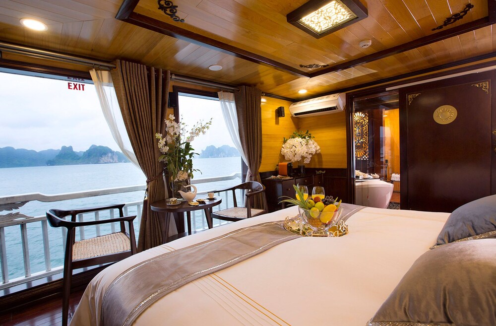 Aphrodite Cruises — 4-Star Luxury Hotel in Ha Long, Vietnam