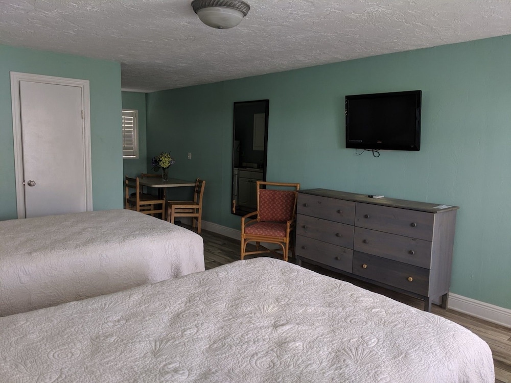 Shoreline Suites & Cabana Cottages - photo 13