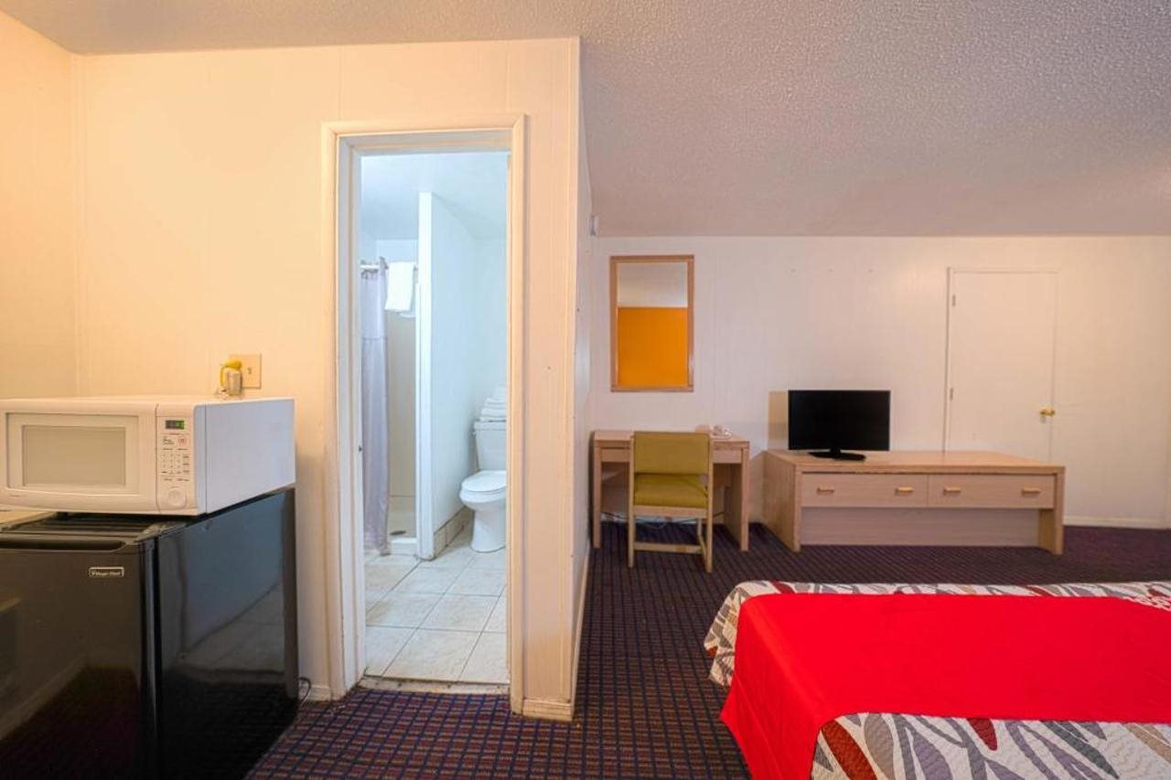 Budget Inn Bend by OYO - photo 19