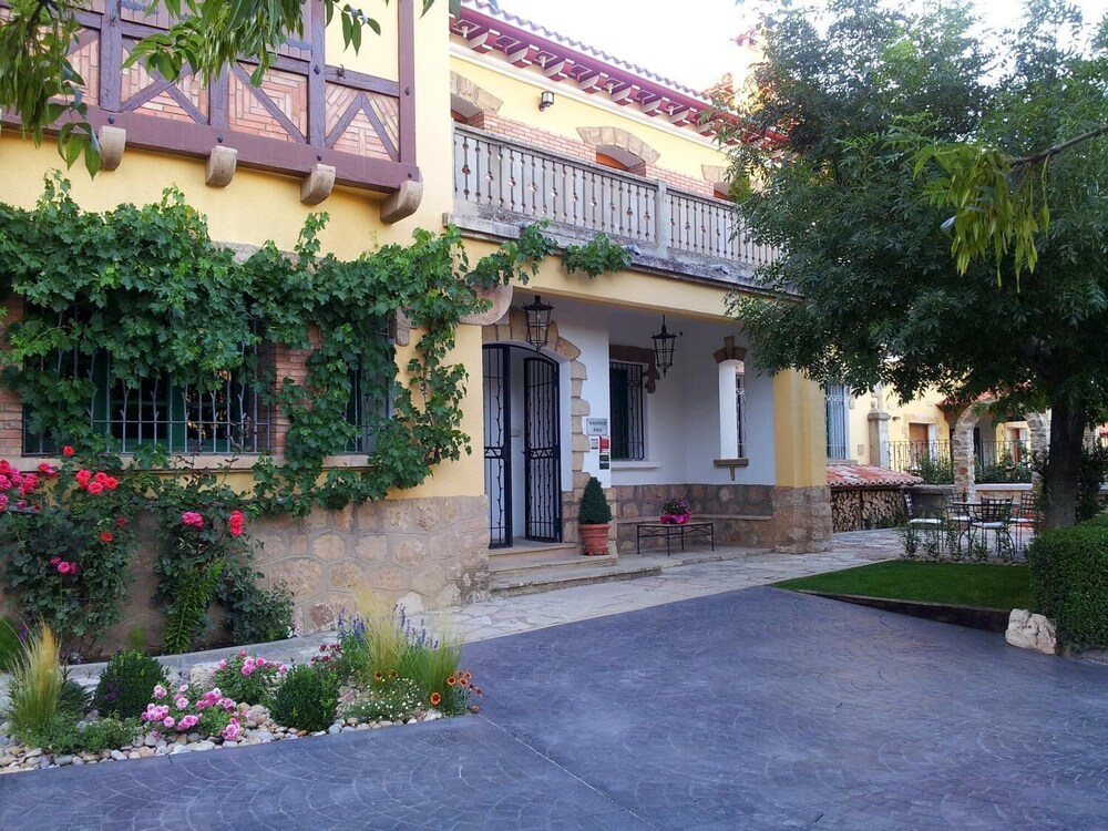 Hostal La Parra 10738139 — Alloza