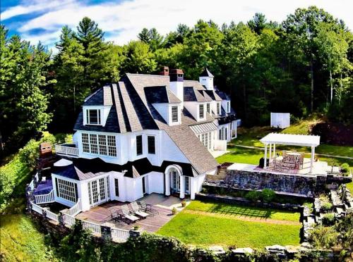 Adams Hill House Retreat Artist Architect's Estate Newfane Vermont — 4-Star Luxury Hotel in Newfane, United States