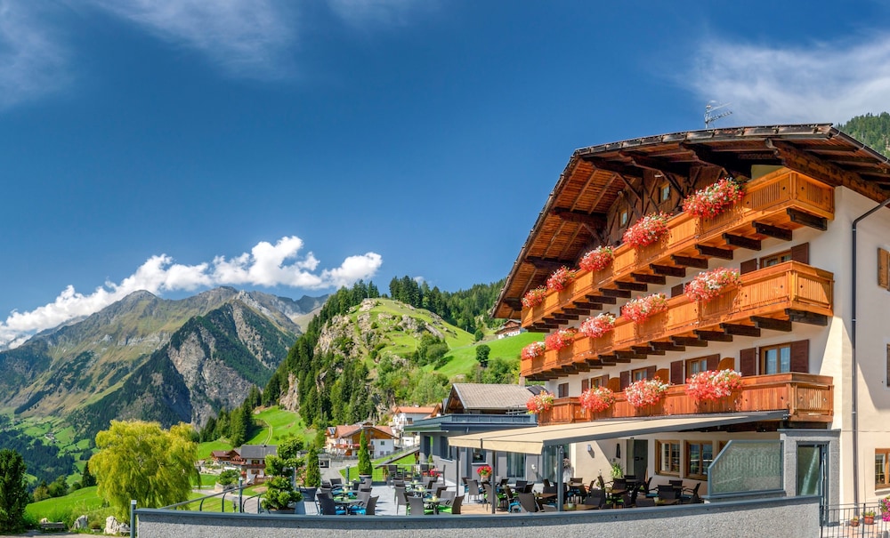 Hotel Kronhof — Moso In Passiria