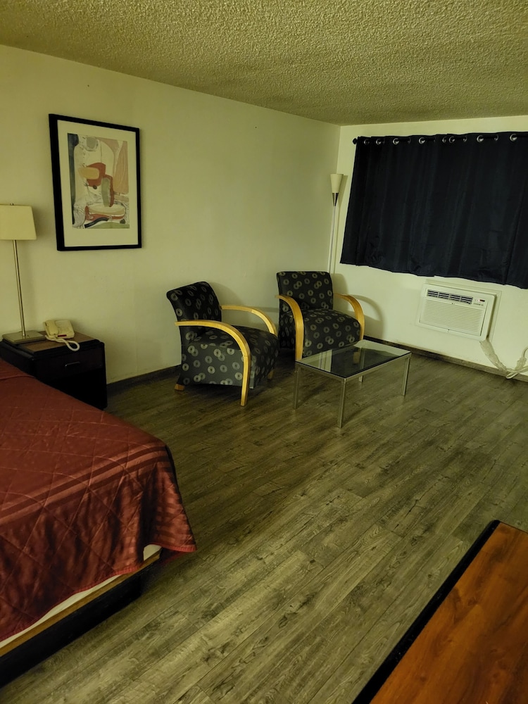 Smokey Point Motor Inn - photo 35