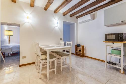 Milano Brand New 3 Pax Wi Fi Darsena Via Mortara — 4-Star Luxury Hotel in Milan, Italy