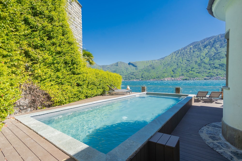 Villa Bianca Front Lake Pool — 4-Star Luxury Hotel in Sala Comacina, Italy