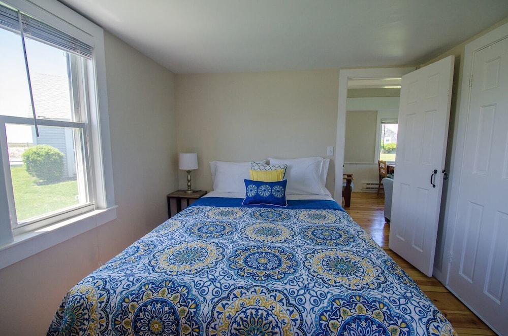East Harbour Motel and Cottages - photo 17