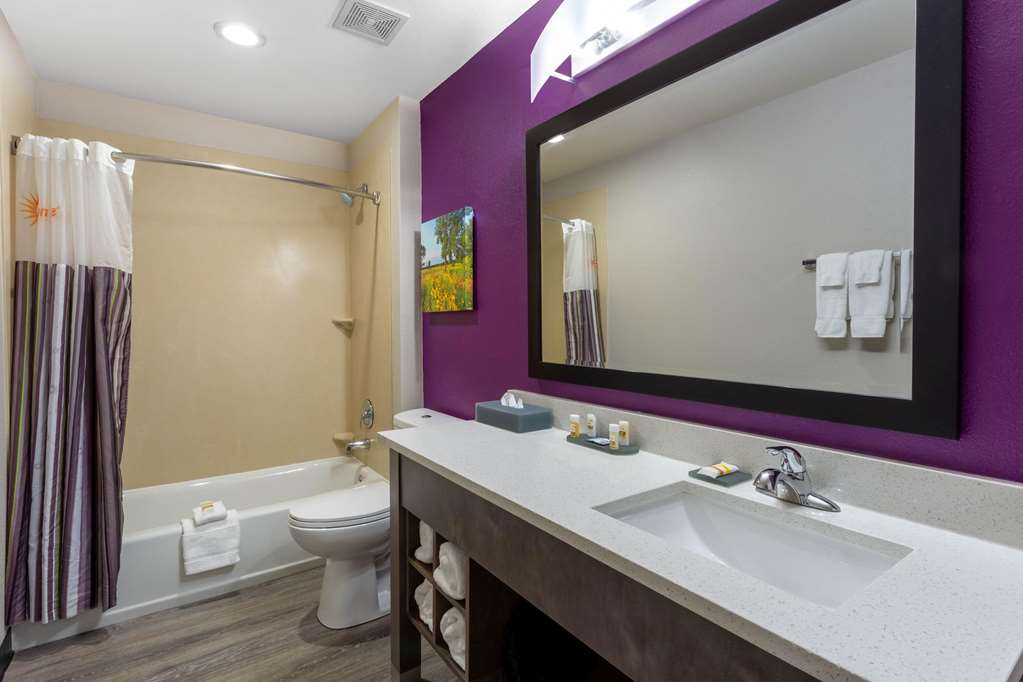 La Quinta Inn & Suites by Wyndham Effingham - photo 24