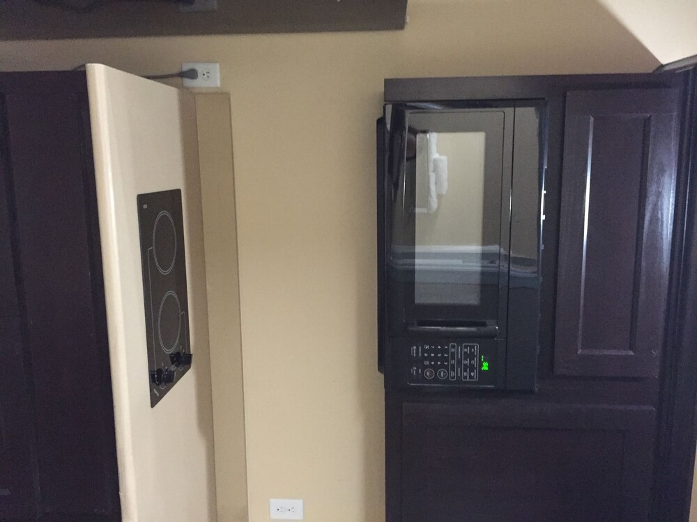 Downtowner Inns & Suites - photo 12