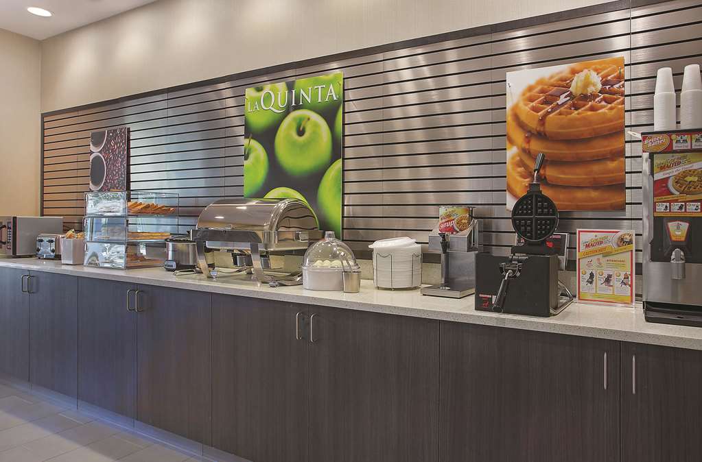 La Quinta Inn & Suites by Wyndham Chattanooga Lookout Mtn - photo 61