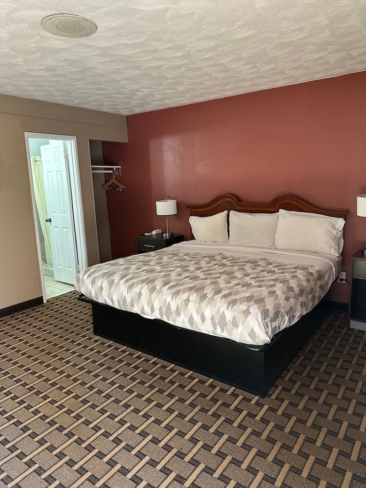 Americas Best Value Inn Franklin - photo 5