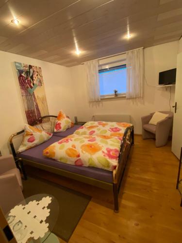 Zimmer 1 inkl eigenem Bad und Parkplatz — hotel in Waldbockelheim