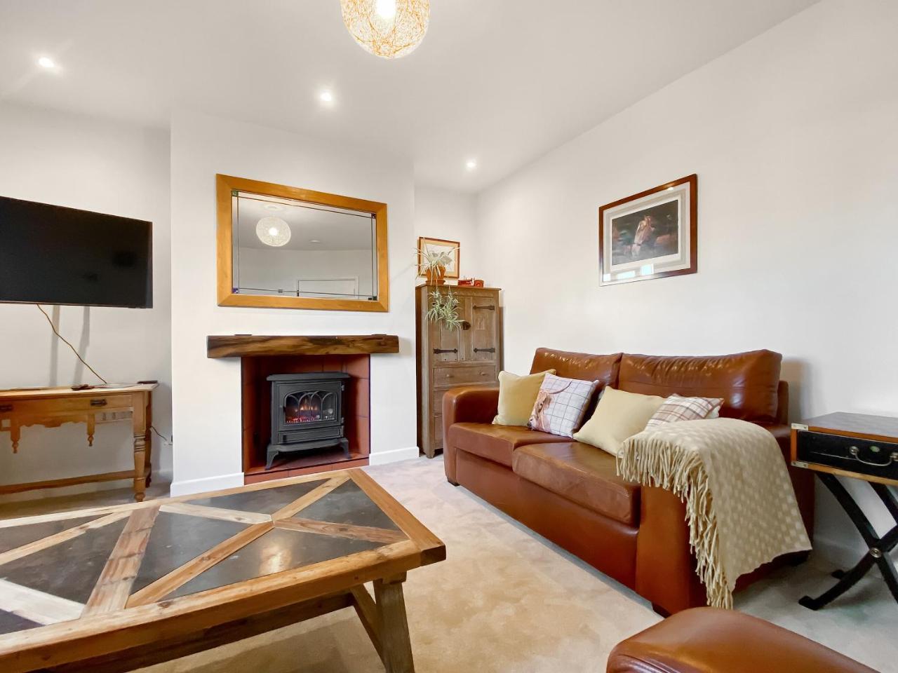 Middle Farm Cottage — 4-Star Luxury Hotel in Avebury, United Kingdom