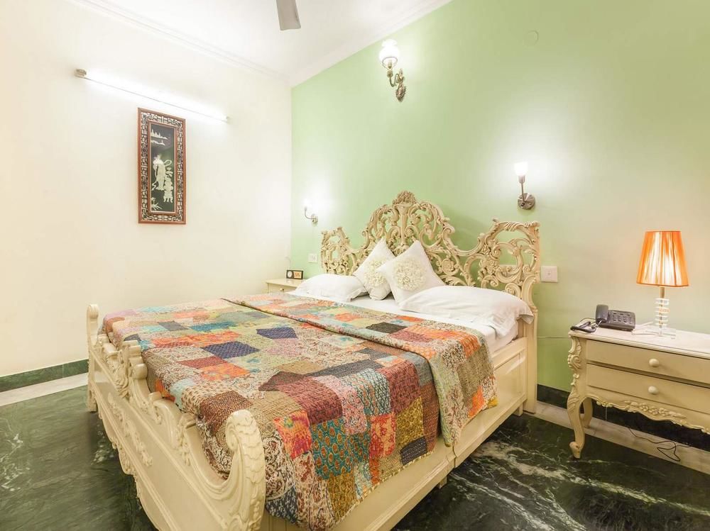 Tavern Business Hotel