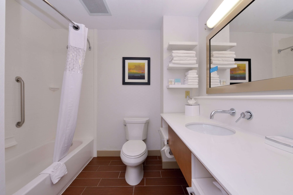 Hampton Inn & Suites by Hilton Lonoke - photo 28