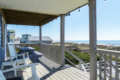 1 4 Us by Oak Island Accommodations - featured photo