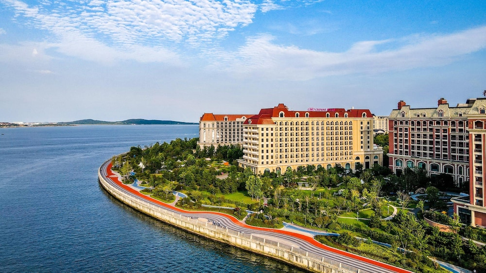 Crowne Plaza Qingdao Oriental Movie Metropolis by IHG — hotel in Qingdao