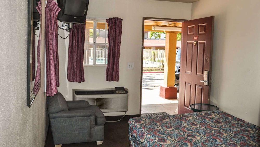 California Suites Motel - photo 12