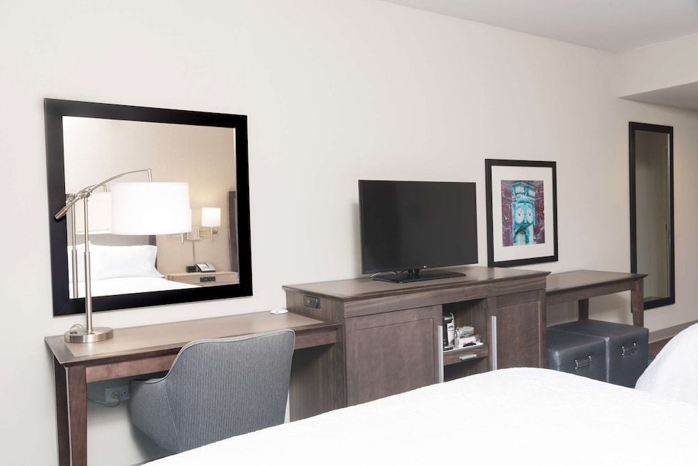 Hampton Inn & Suites Chicago Schaumburg - photo 11