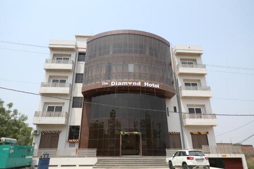The Diamond Hotel & Banquet — hotel in Mau