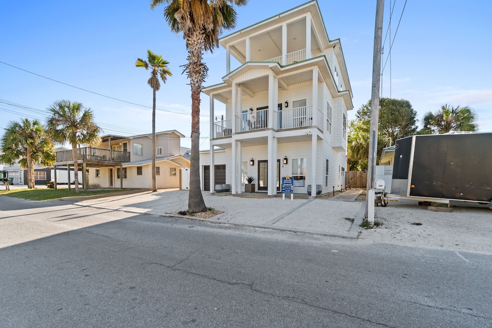 Beach House The Sandcastle by PHG — 4-Star Luxury Hotel in Panama City Beach, United States