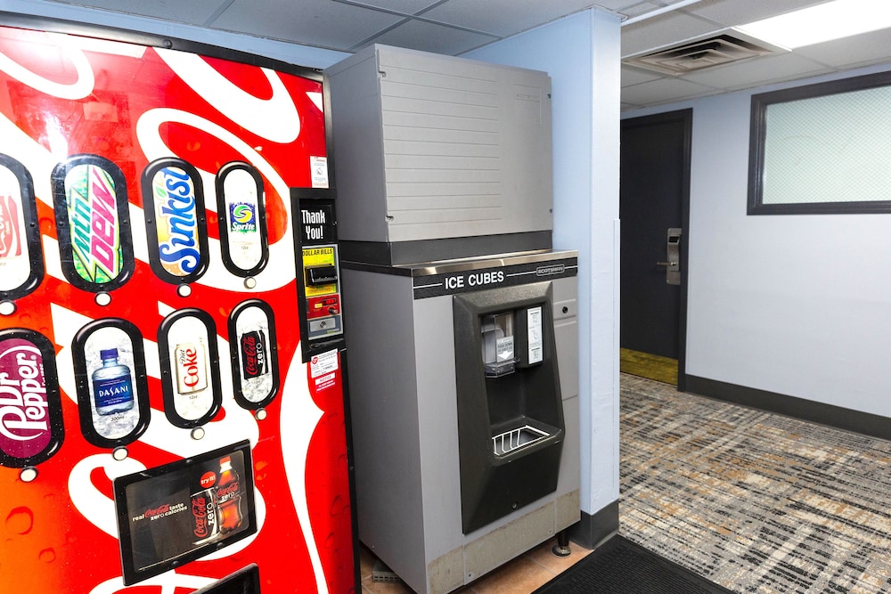 Coratel Inn & Suites by Jasper Mankato - photo 36