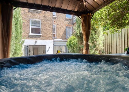London Queen's Park hot tub cinema games — 4-Star Luxury Hotel in London, United Kingdom