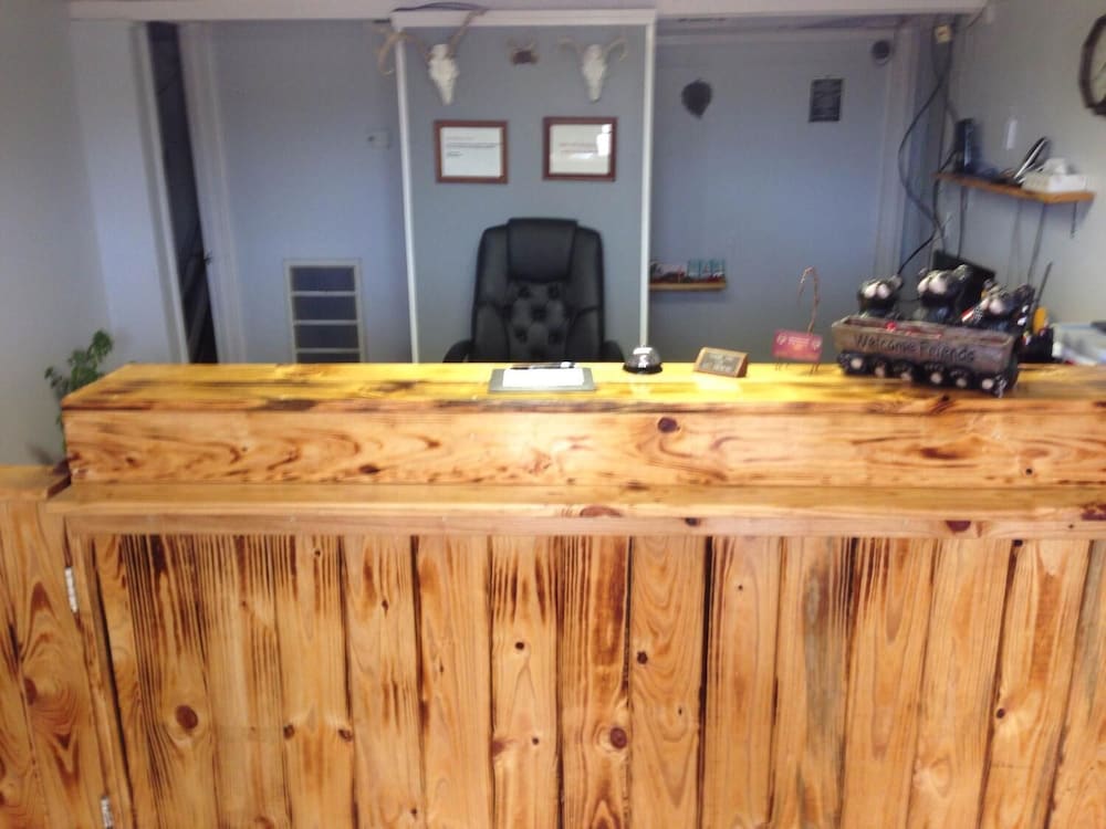 Sportsman Inn and Suites - photo 2