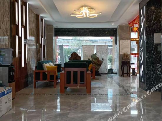 Guests come to the business hotel — hotel in Qinglong