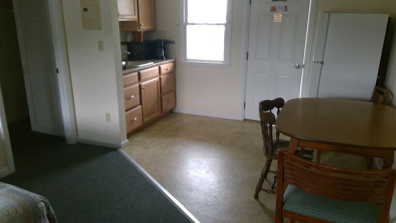 Village Green Motel - photo 11