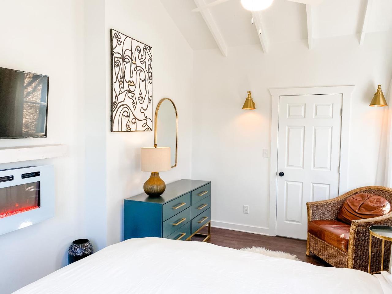 Mountain Retreat Nesteled in the Virginia Foothills in Charlottesville, United States