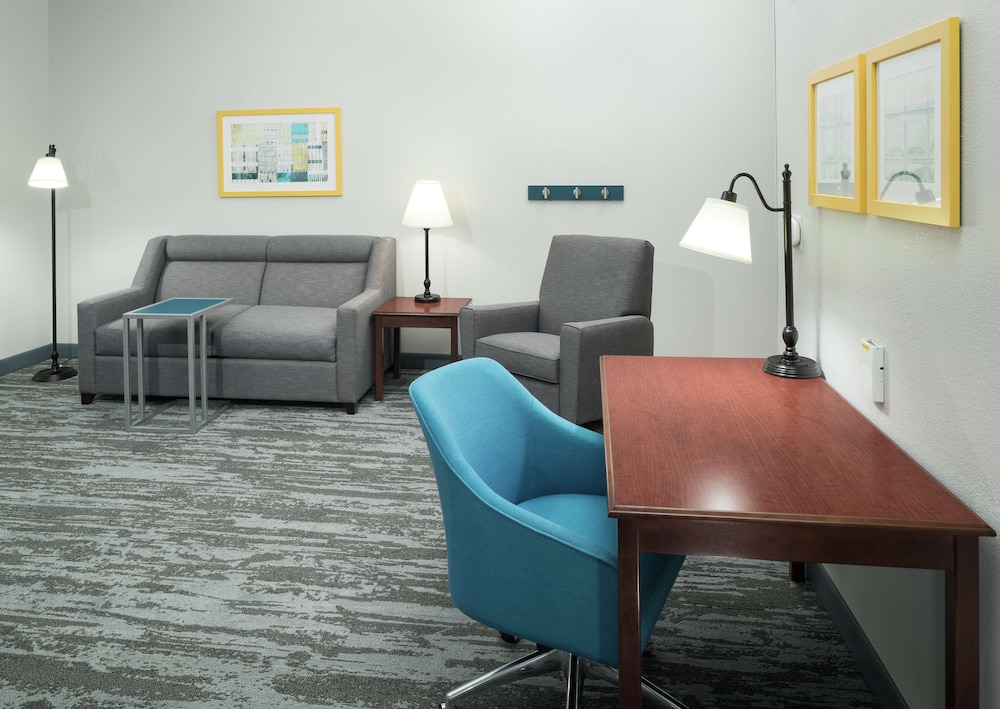 Hampton Inn & Suites Rochester North - photo 16