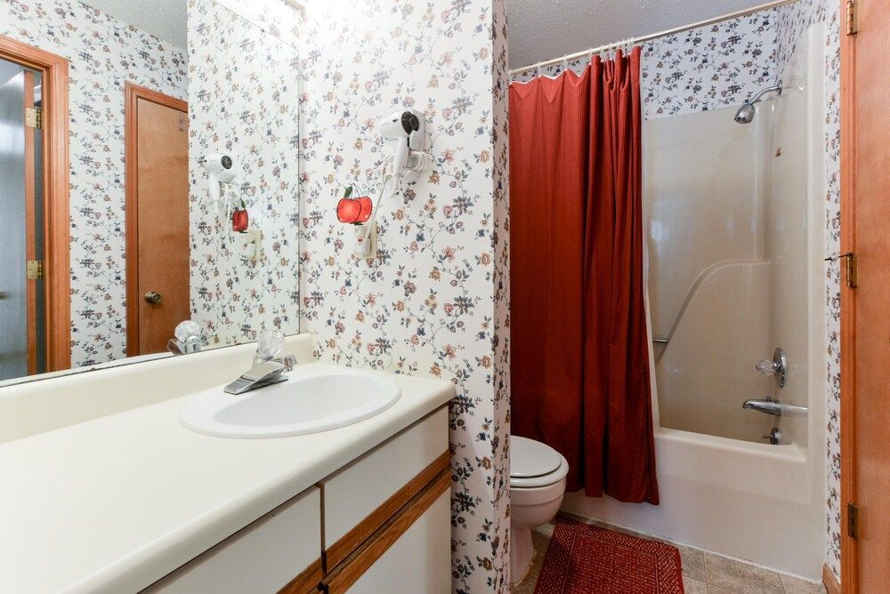 The Roost Royale No Stairs Indoor pool Hot Tub - photo 8