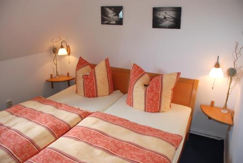 Ferienwohnungen unterm Reetdach — 4-Star Luxury Hotel in Ostseebad Sellin, Germany