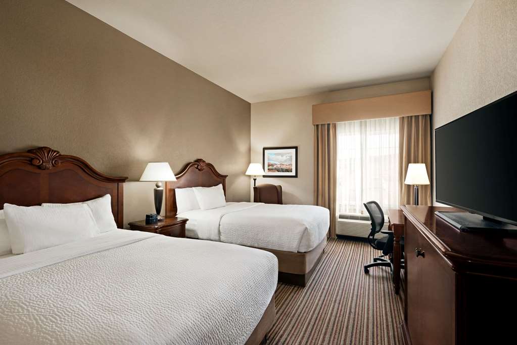 La Quinta Inn & Suites by Wyndham Trinidad - photo 31