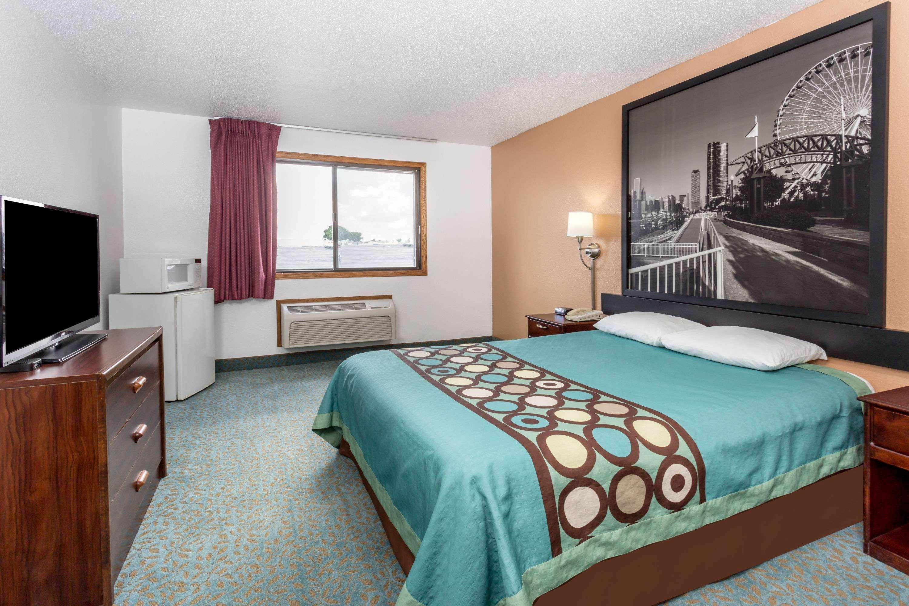 Super 8 by Wyndham Bourbonnais Kankakee Area - photo 9