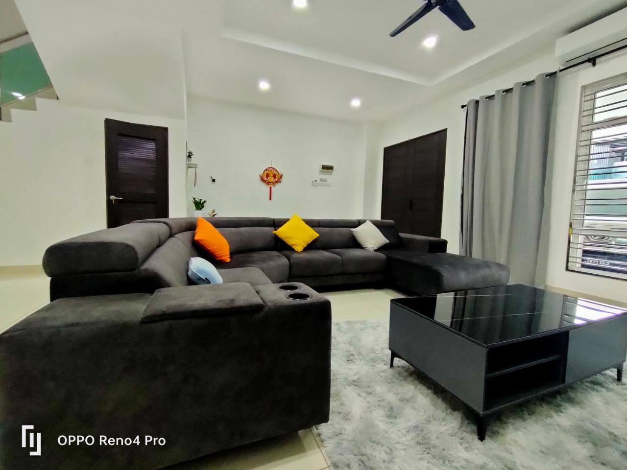 Batu pahat Homestay Ngio — 4-Star Luxury Hotel in Batu Pahat, Malaysia