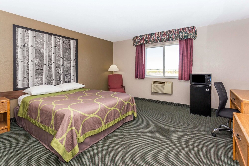 Super 8 by Wyndham Ft. Morgan - photo 8