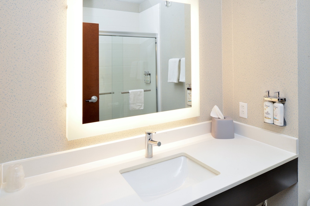 Holiday Inn Express & Suites Carthage by IHG - photo 46