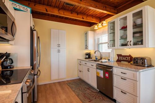 Lisa Lu by Oak Island Accommodations - photo 13