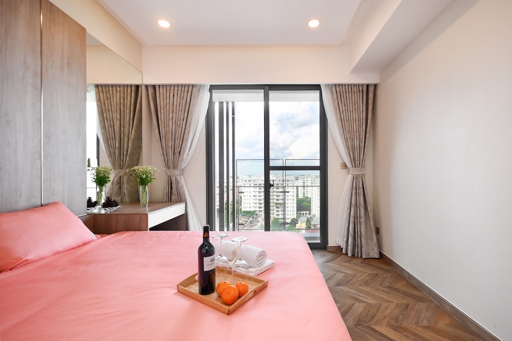 Royal State Nguyen Luong Bang — 4-Star Luxury Hotel in Ho Chi Minh City, Vietnam