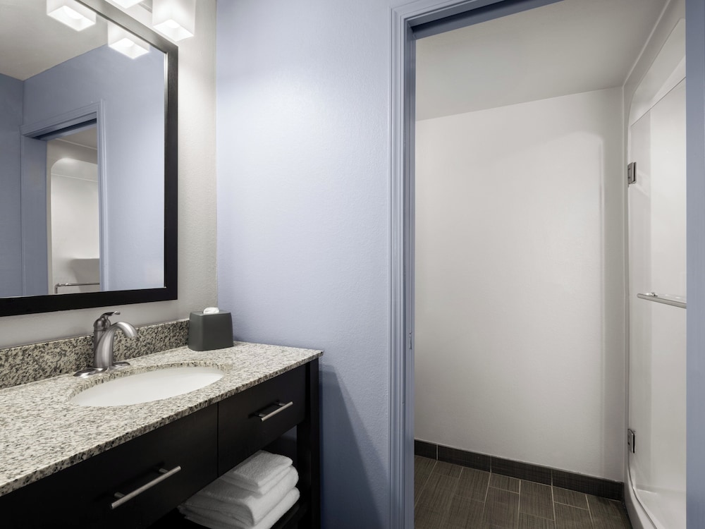 Garner Hotel Topeka West by IHG - photo 13
