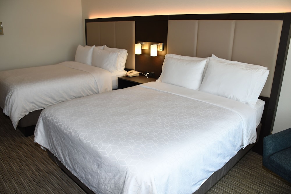 Holiday Inn Express & Suites Evanston By IHG - photo 8